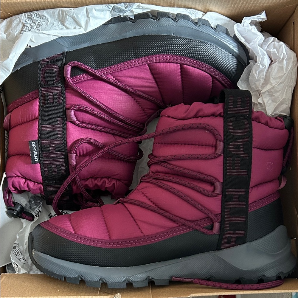NIB The North Face Women's Magenta Winter Boots